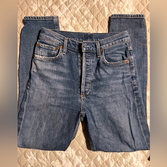 Agolde Denim - EUC - Agolde medium wash ankle length jeans. Size 25